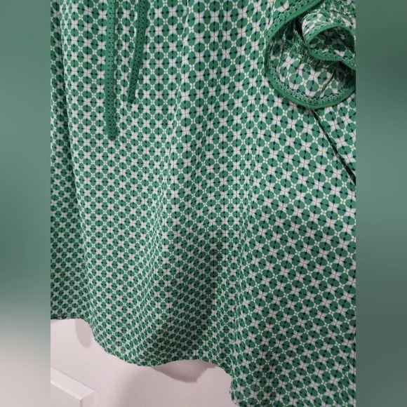 Max Studio Green Crepe Short Sleeve Ruffle Blouse in Size 2X - Picture 7 of 9